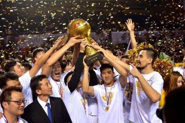 官方：维尼修斯当选2024年FIFA世界足球先生