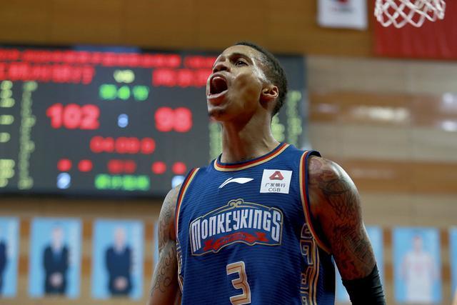 库里23分詹姆斯33+7+11浓眉缺阵 勇士大胜湖人